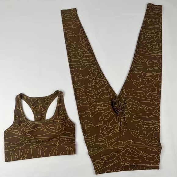 Workout 2 piece - Picture 2 of 3